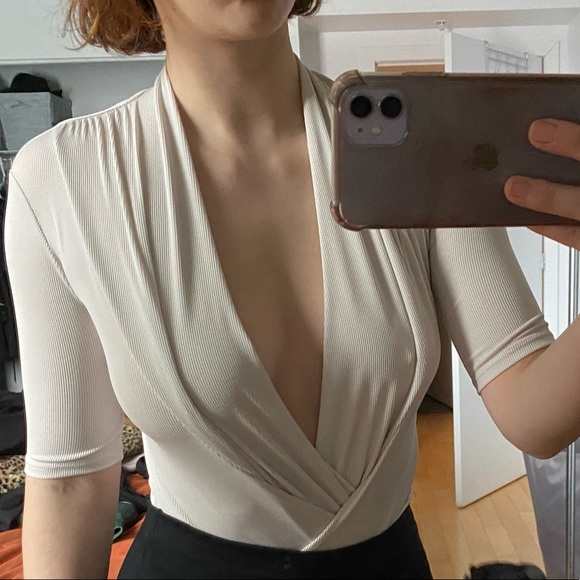 Deep v white bodysuit - Picture 2 of 3